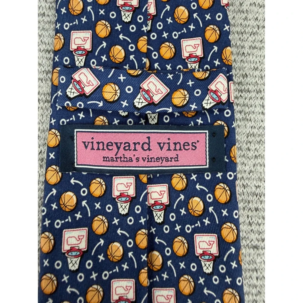 Vineyard Vines Mens Navy Blue Basketball Silk Tie Hoop Game Strategy USA Made
